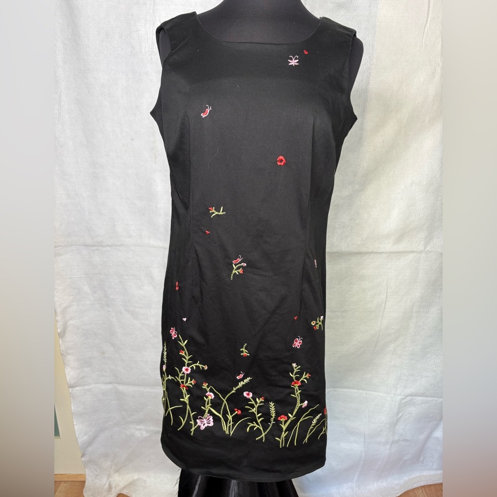 Sag Harbor Black Embroidered Floral Dress – Size 10